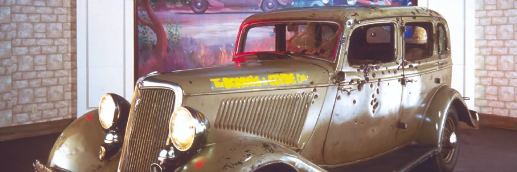 Bonnie & Clyde vehicle shot up