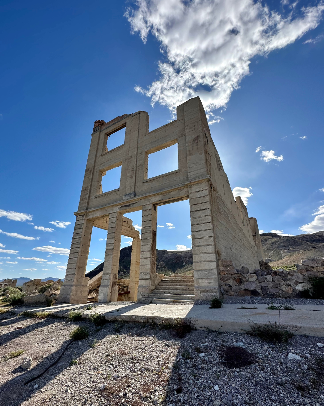 Death Valley - Rhyolite Train Depot Beatty - Rhyolite Bank